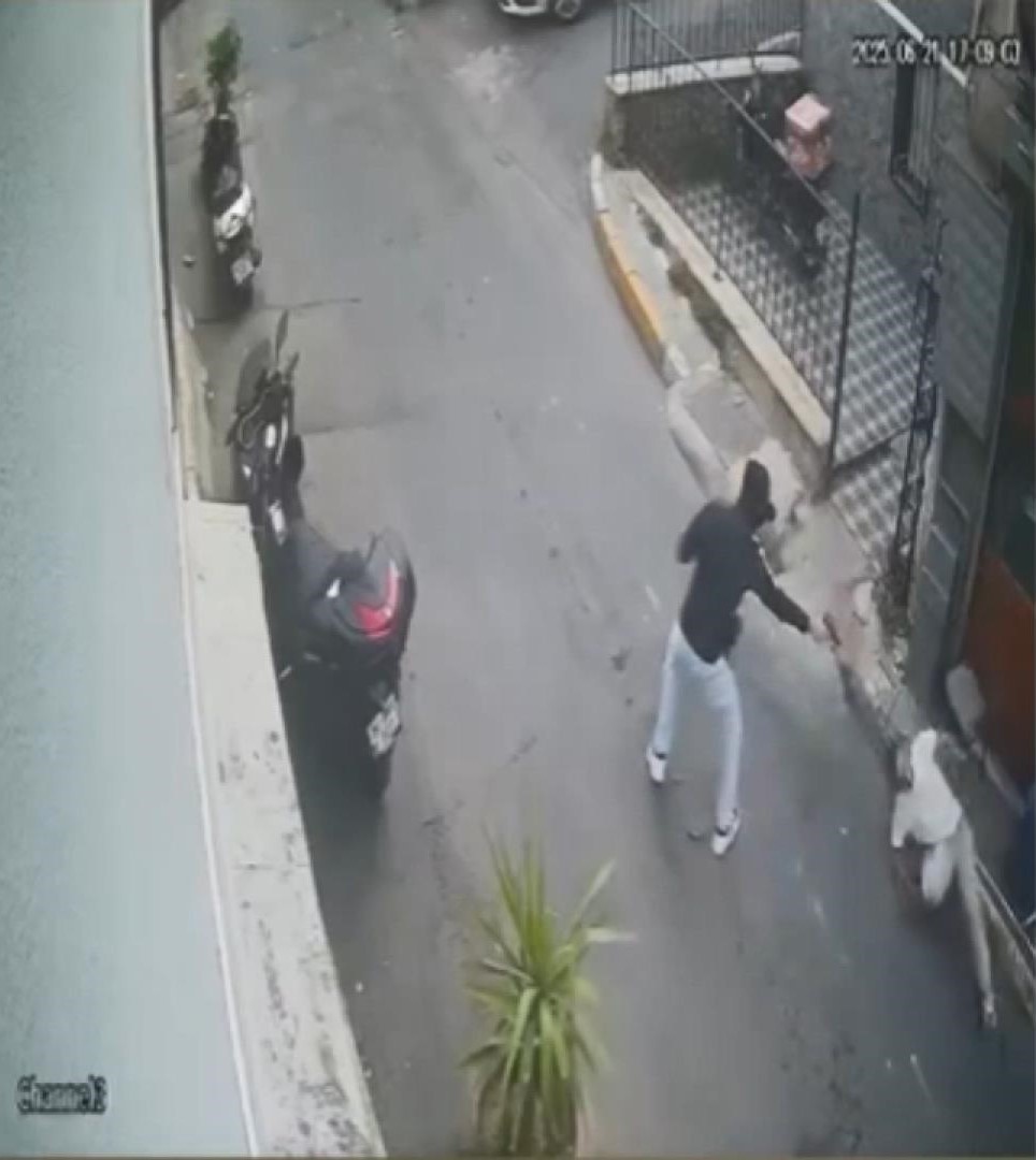 istanbul-beyoglunda-kiraathane-onunde-779894-230531.jpg