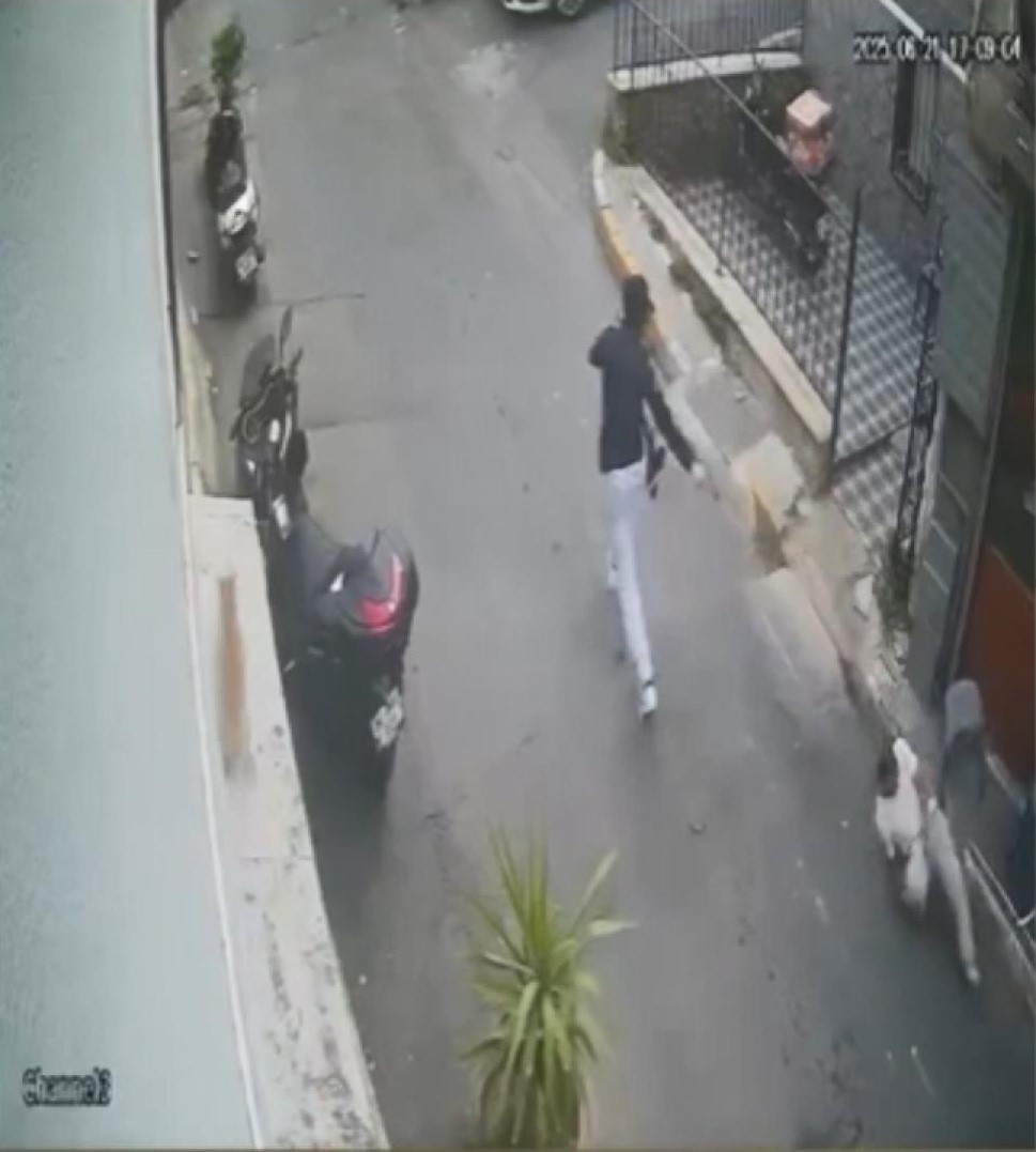 istanbul-beyoglunda-kiraathane-onunde-779895-230531.jpg