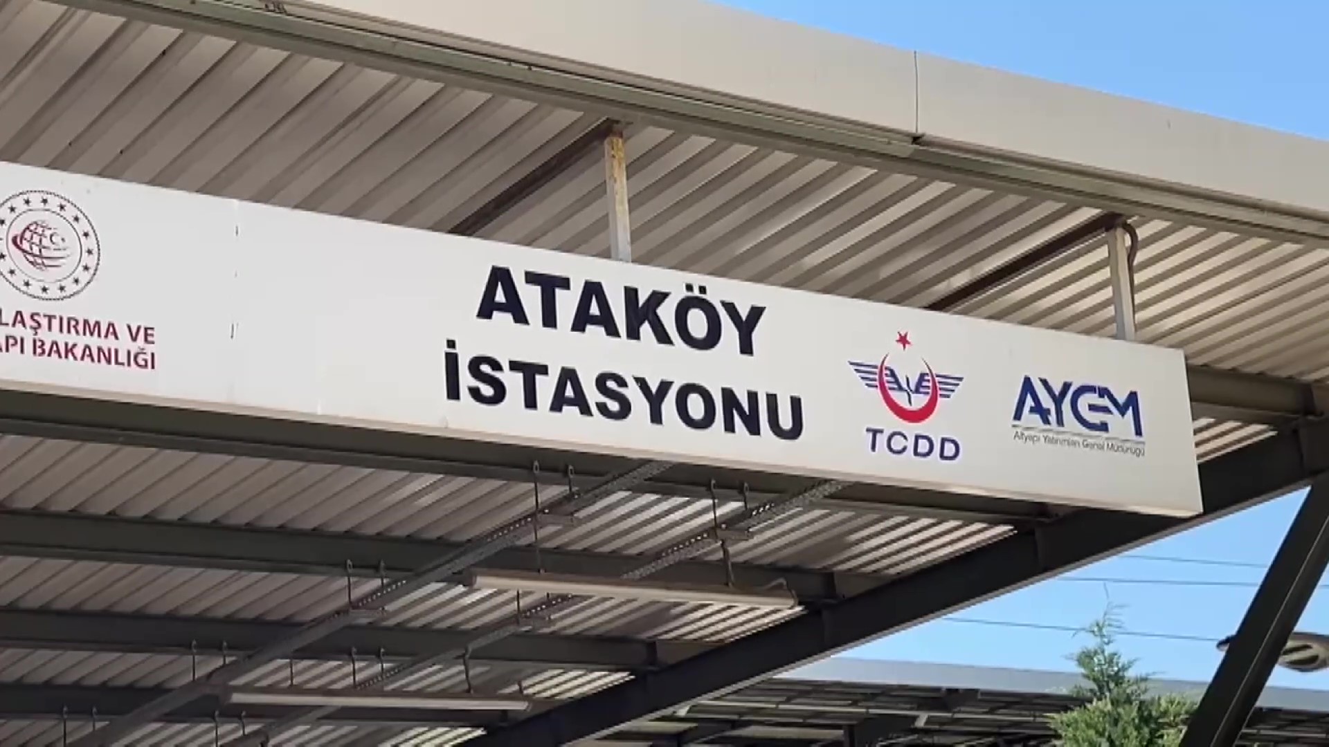 istanbul-marmarayda-bir-kisi-raylara-a-779841-230529.jpg