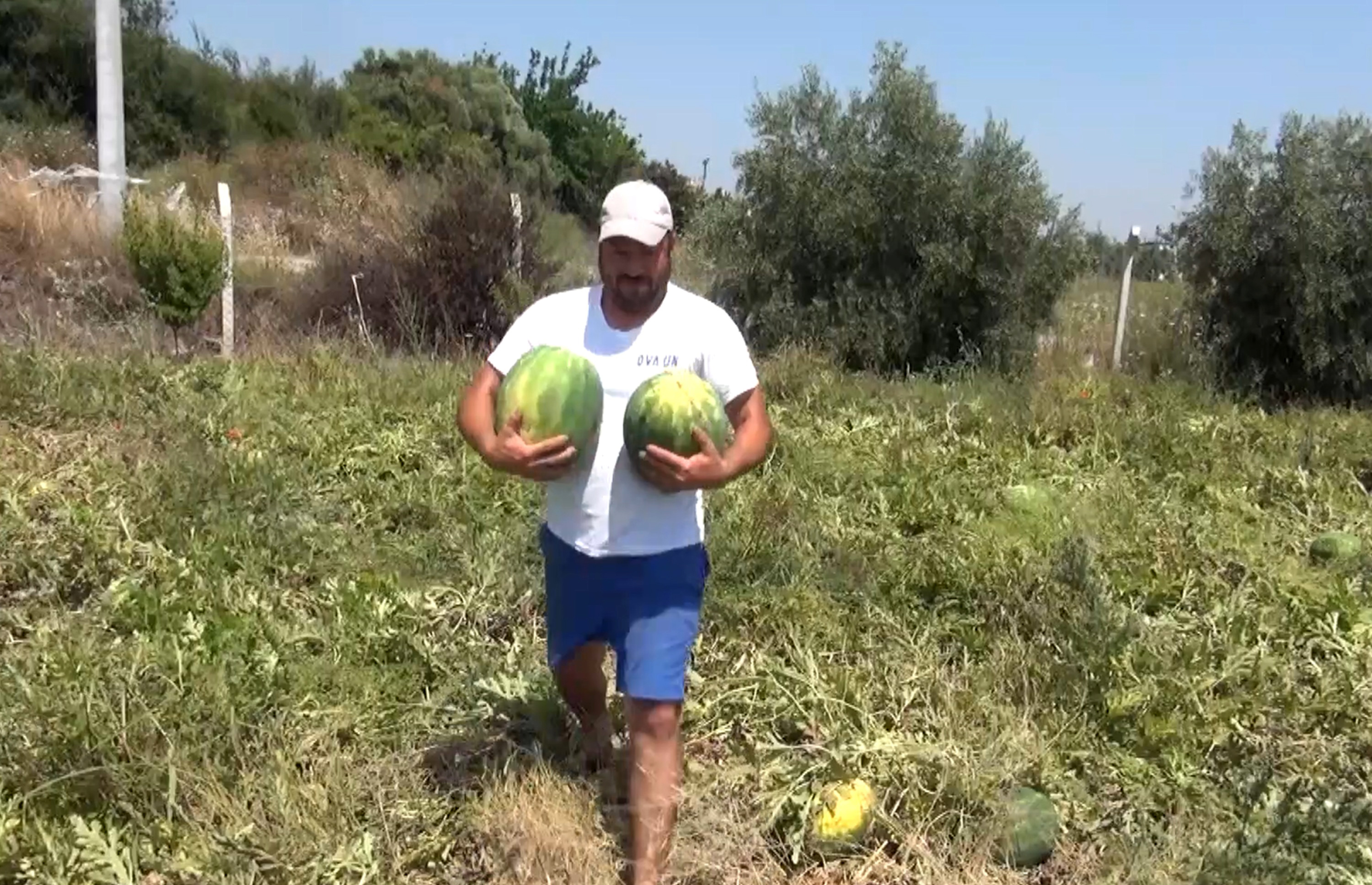 tarladaki-karpuzlari-vatandasa-ucretsiz-778478-230128.jpg