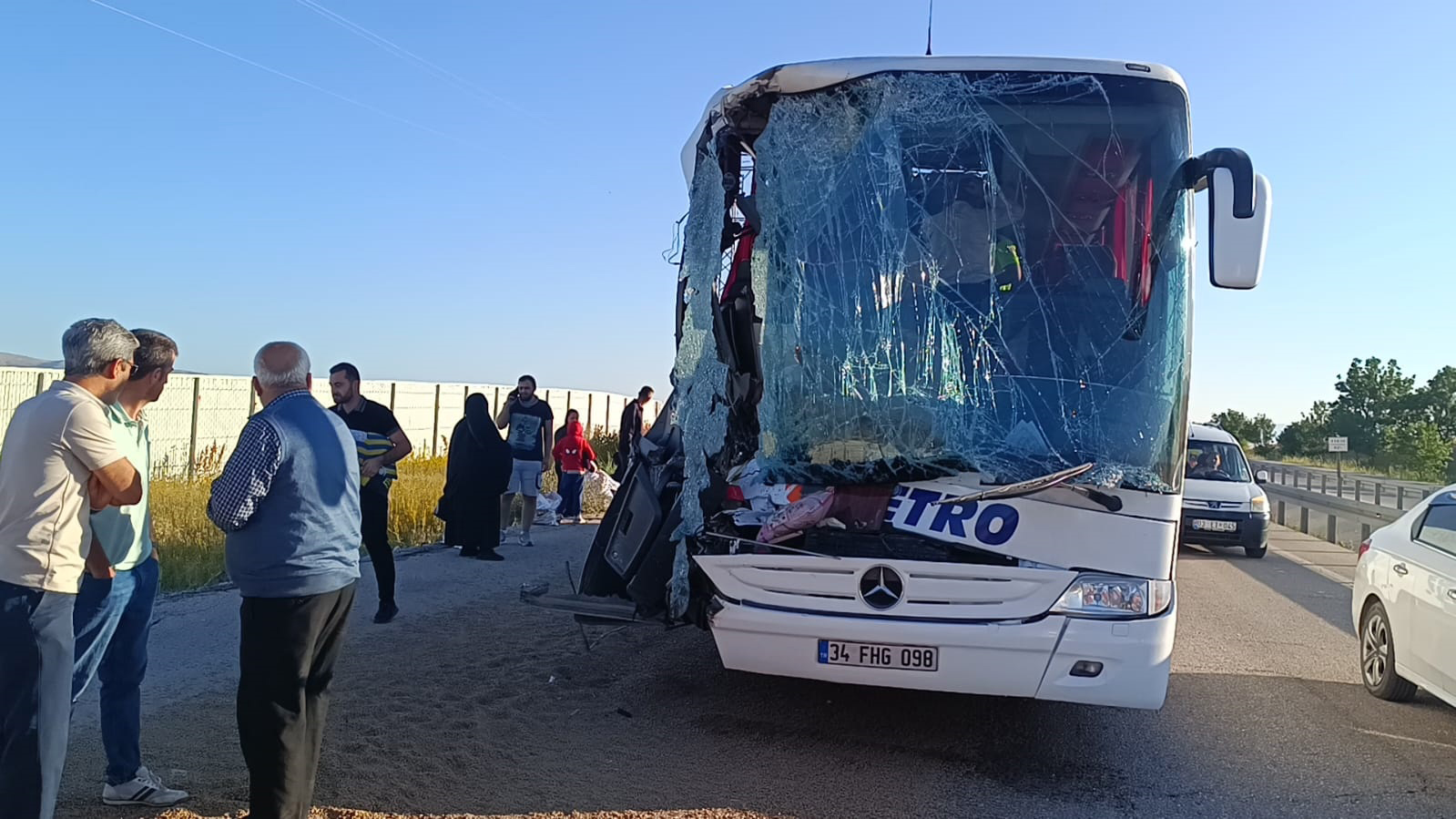 afyonkarahisarda-yolcu-otobusu-tira-ca-780968-230931.jpg