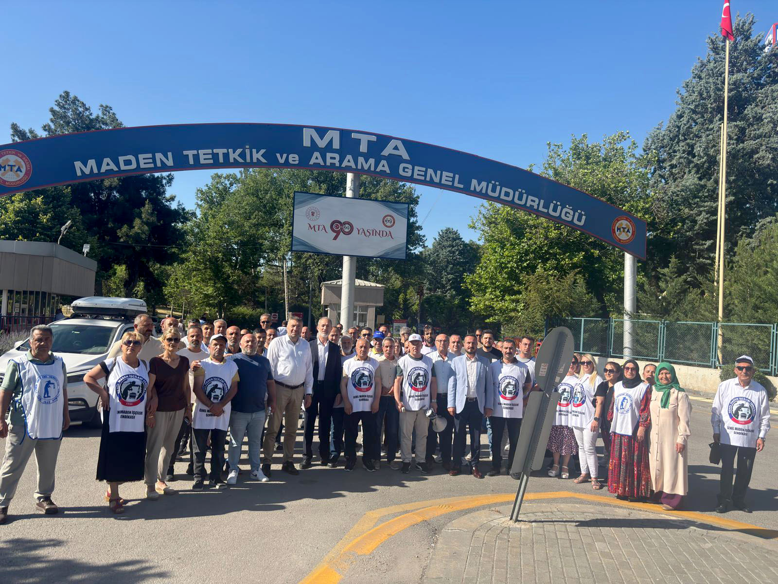 madencilerden-zam-teklifi-eylemi-781217-231010.jpg