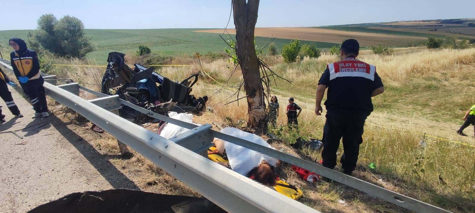 edirnede-otomobil-agaca-carpti-2si-c-783887-231833.jpg