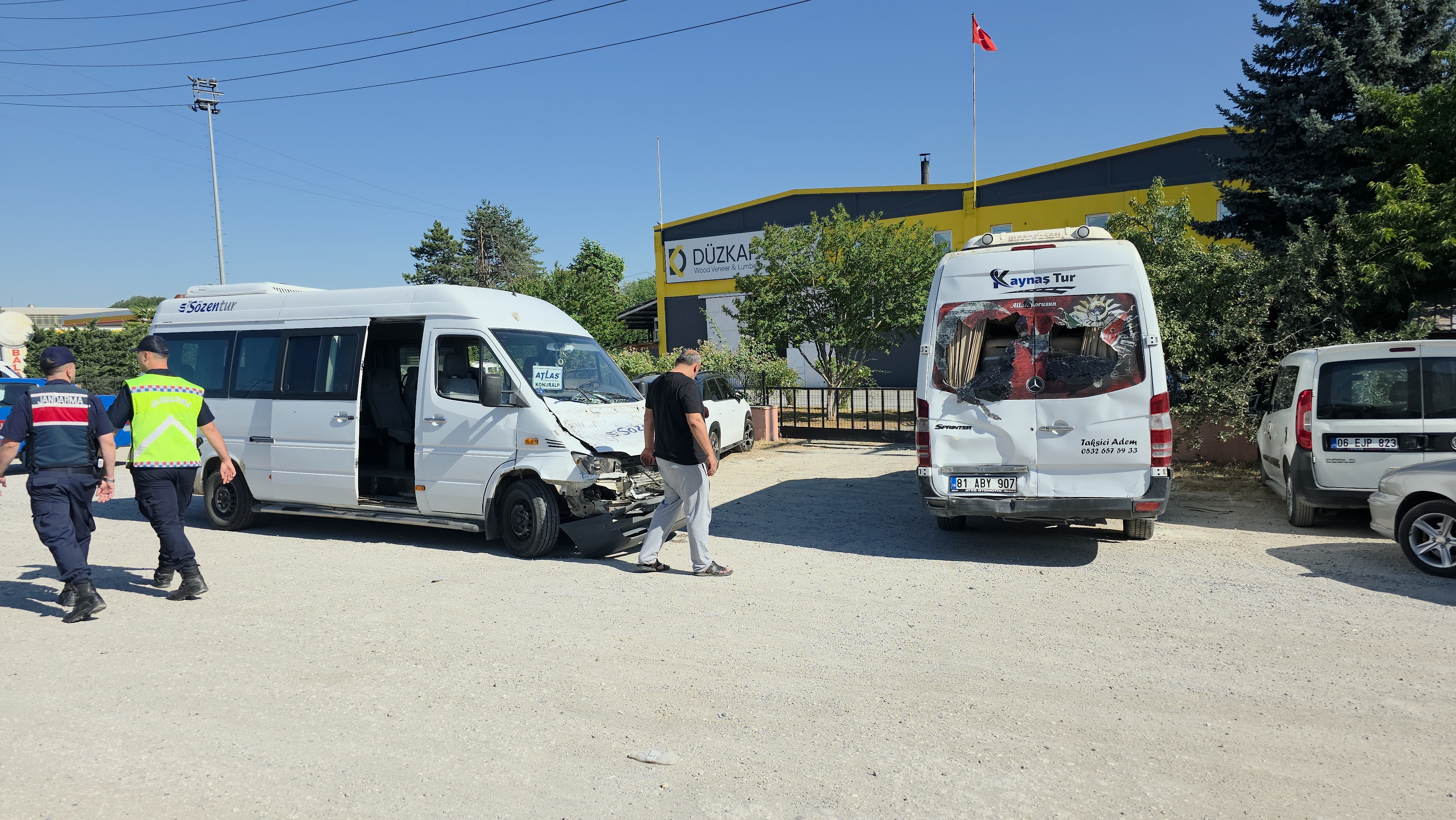 isci-servis-minibusleri-carpisti-8-yara-786434-232674.jpg