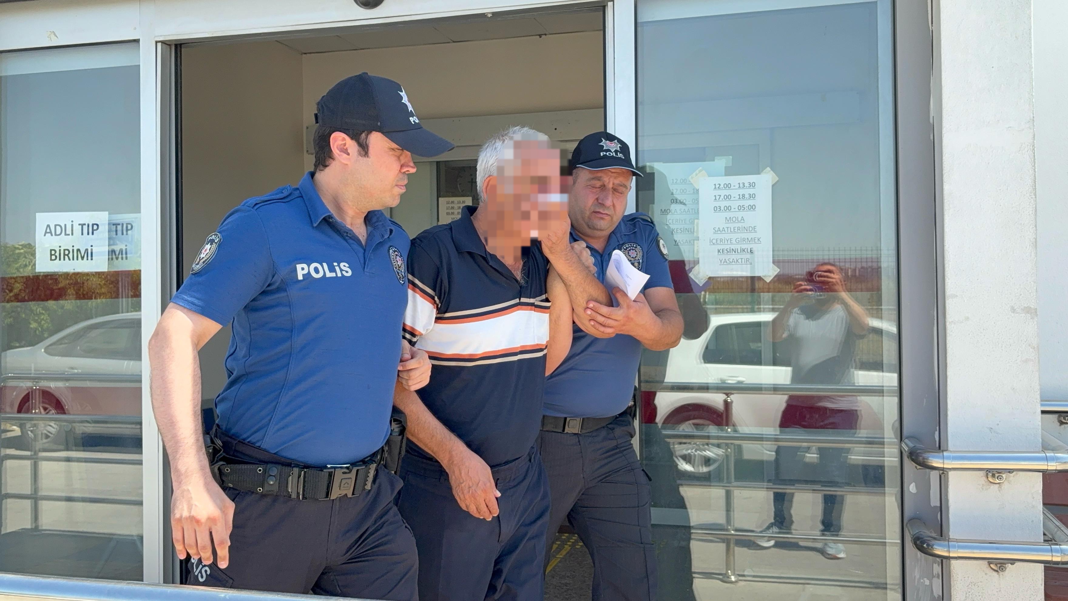 halk-otobusunde-etek-alti-fotograf-cekti-787865-233119.jpg