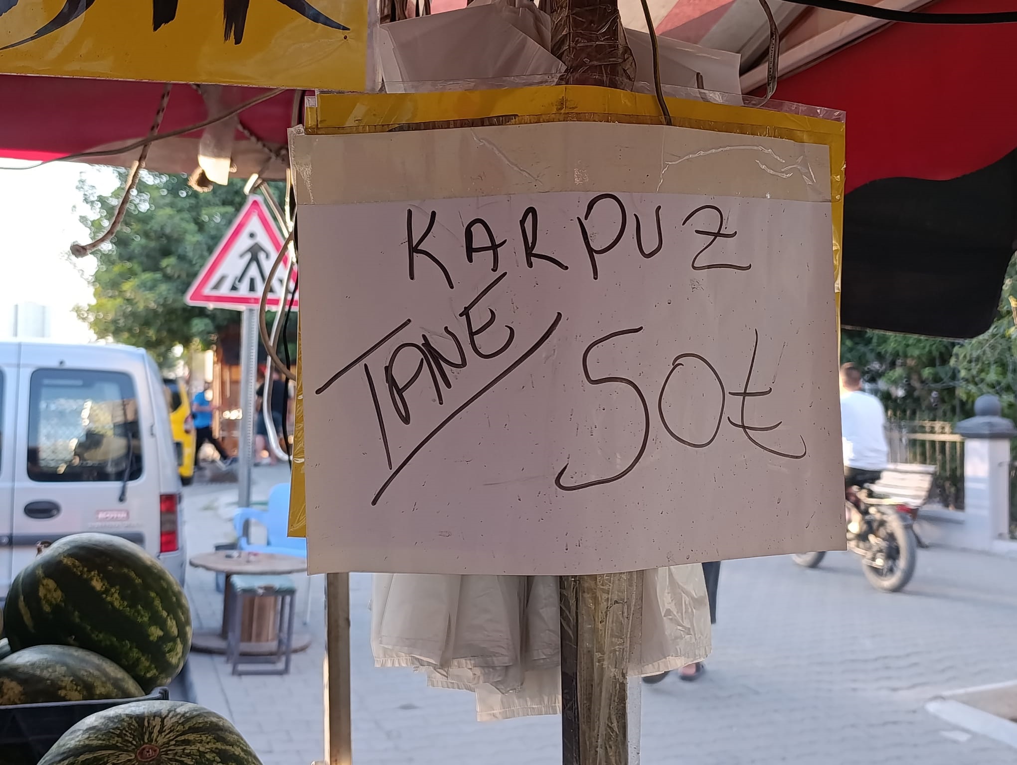 halde-kilosu-1-tlye-dusen-karpuz-market-796617-235541.jpg