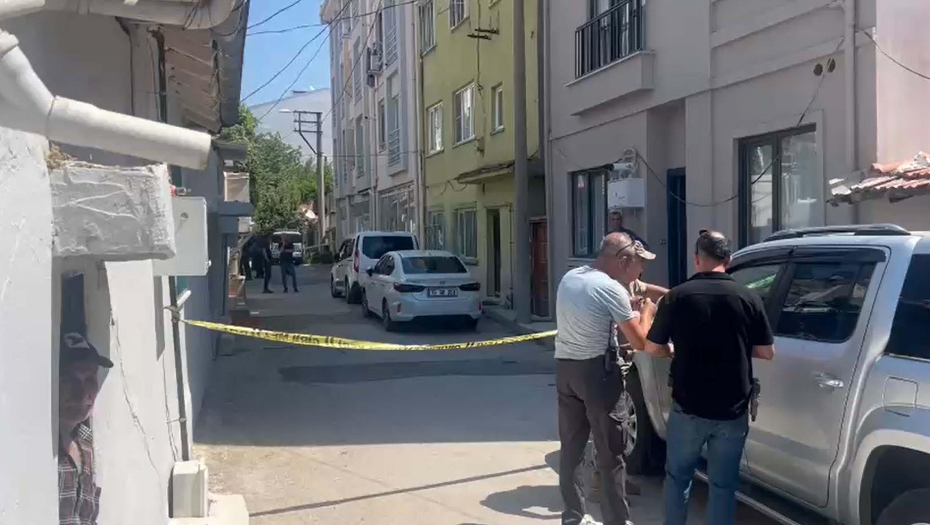 saglik-ekibinin-ihbarina-giden-polisi-bi-803621-237883.jpg