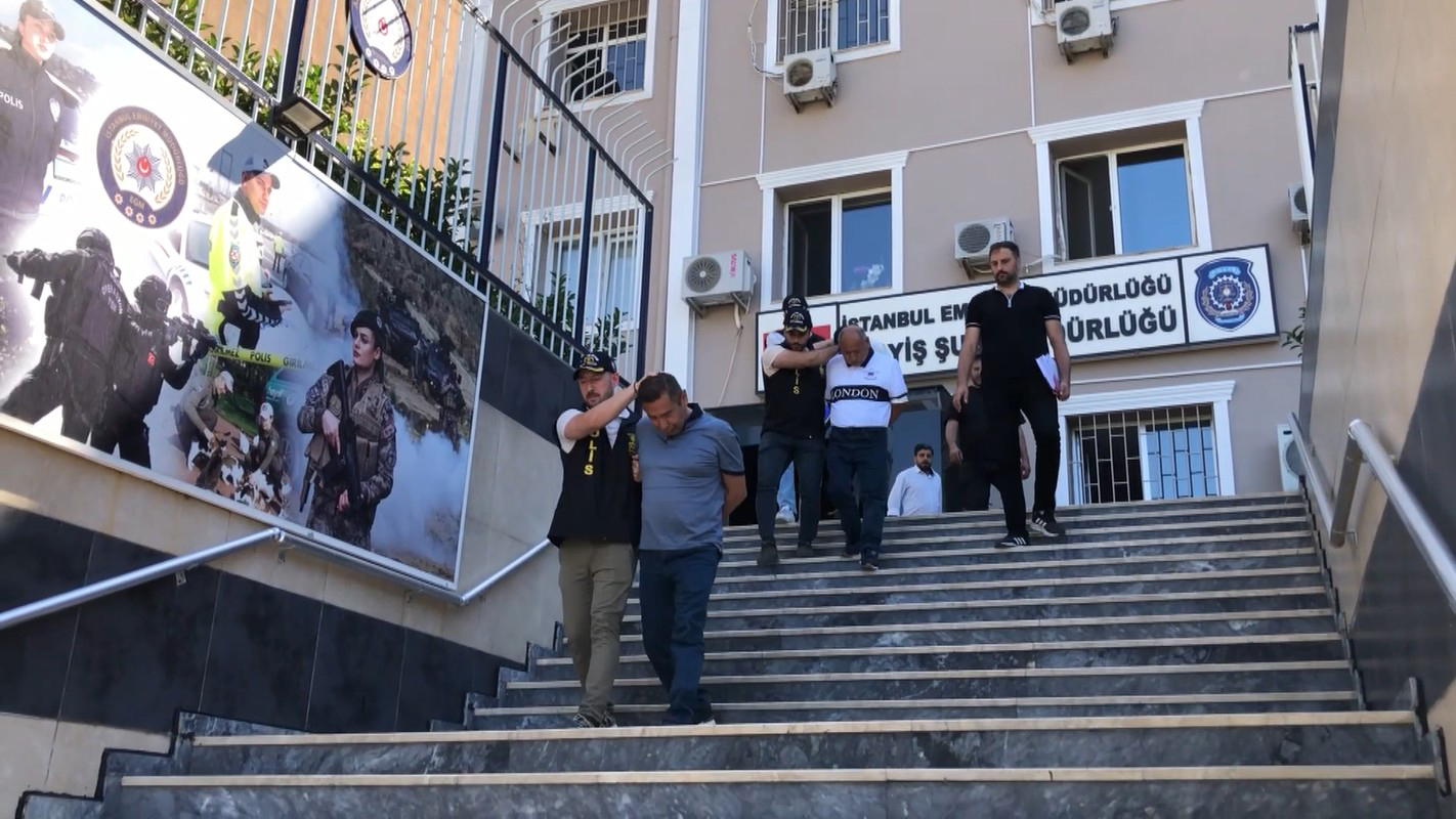 istanbul-zeytinburnunda-otomobilin-cam-804383-238141.jpg