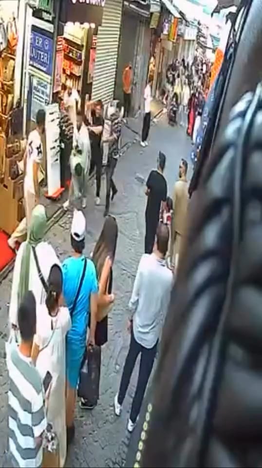 istanbul-fatihte-kavgada-sopa-ve-yumr-807183-239045.jpg