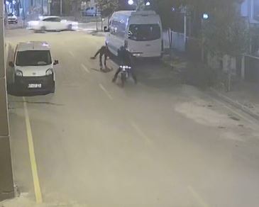motosikletli-kapkaccilar-kadini-yerde-su-809427-239697.jpg