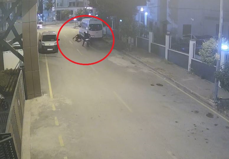 motosikletli-kapkaccilar-kadini-yerde-su-809428-239697.jpg