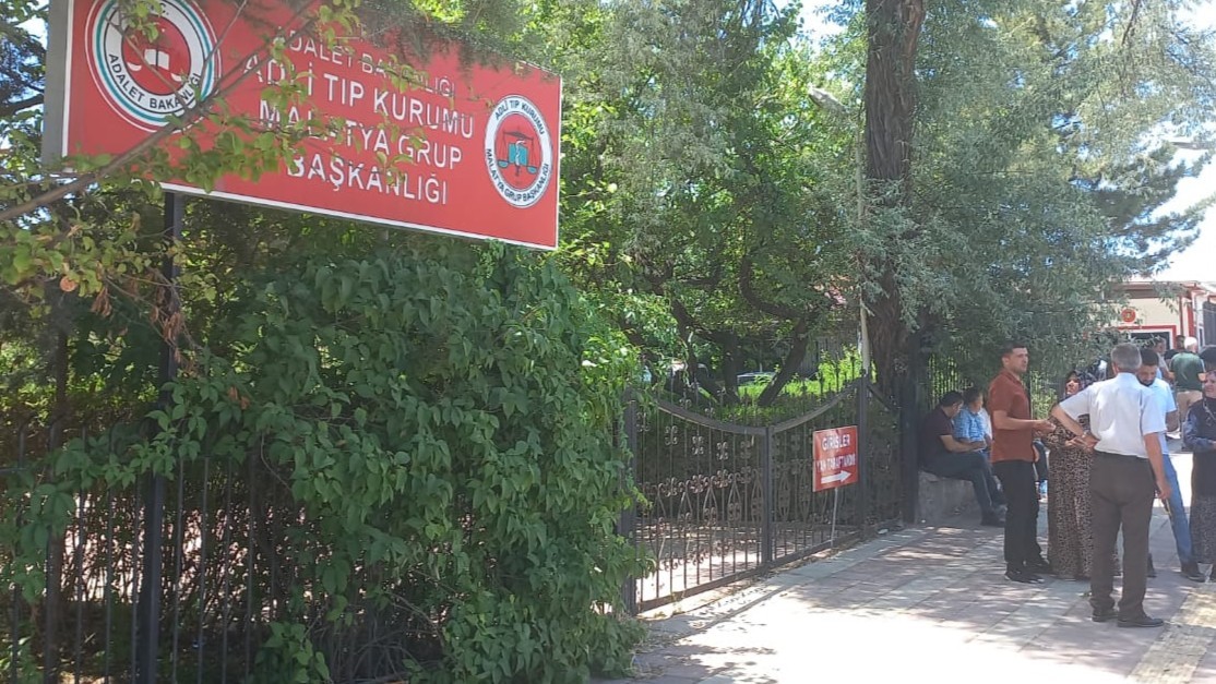 yolda-karsilastigi-4-kisi-tarafindan-dov-814623-241246.jpg