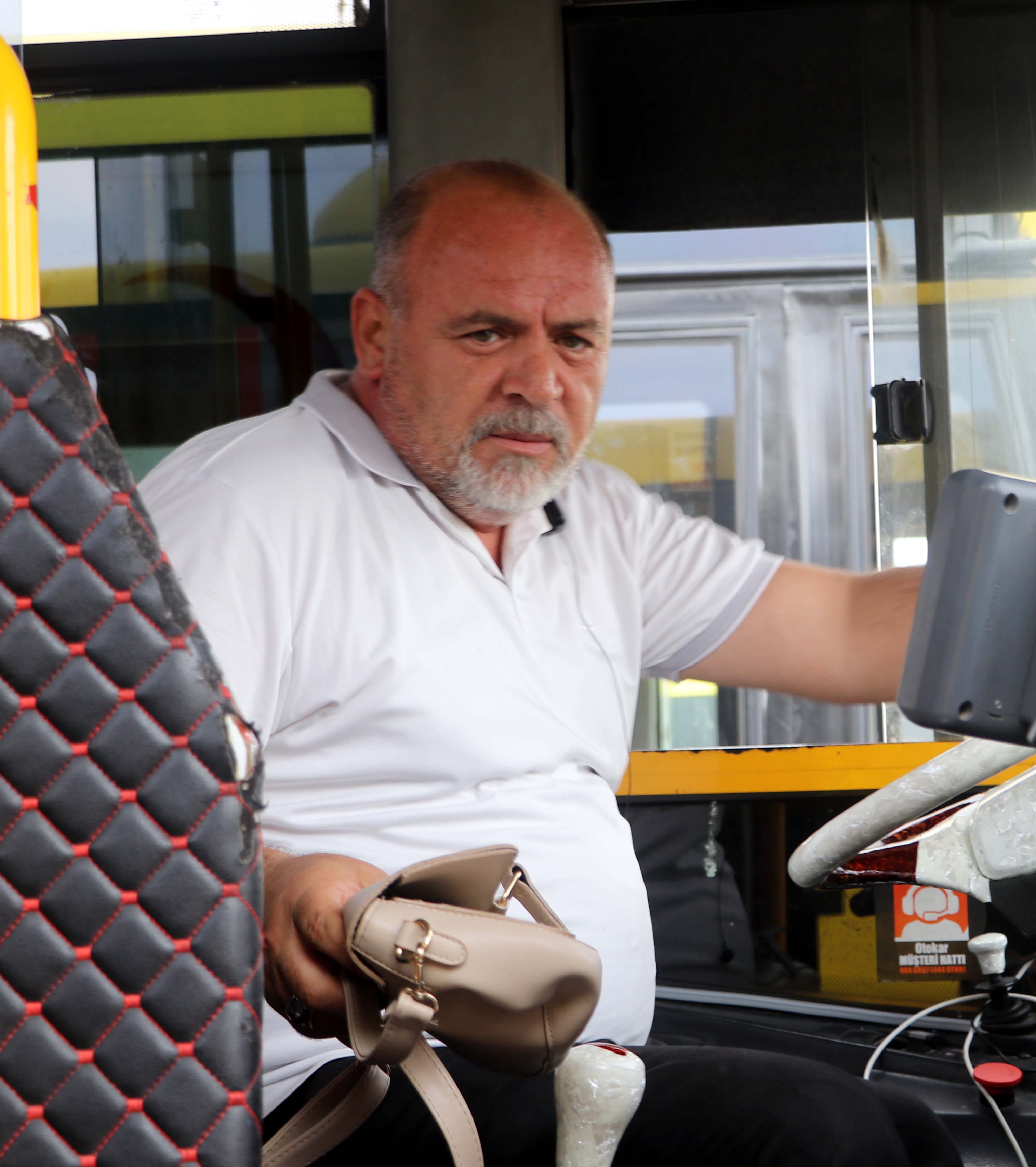 otobus-soforu-aracinda-unutulan-icinde-816415-241783.jpg