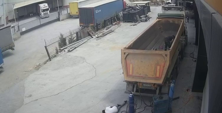 kocaeli-damper-kapaginin-basina-carpti-824361-244246.jpg
