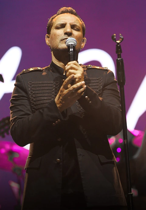 rafet-el-romandan-hadise-gulsen-ve-ajda-pekkan-yorumu-anarsist-sanatcilar-2.jpg