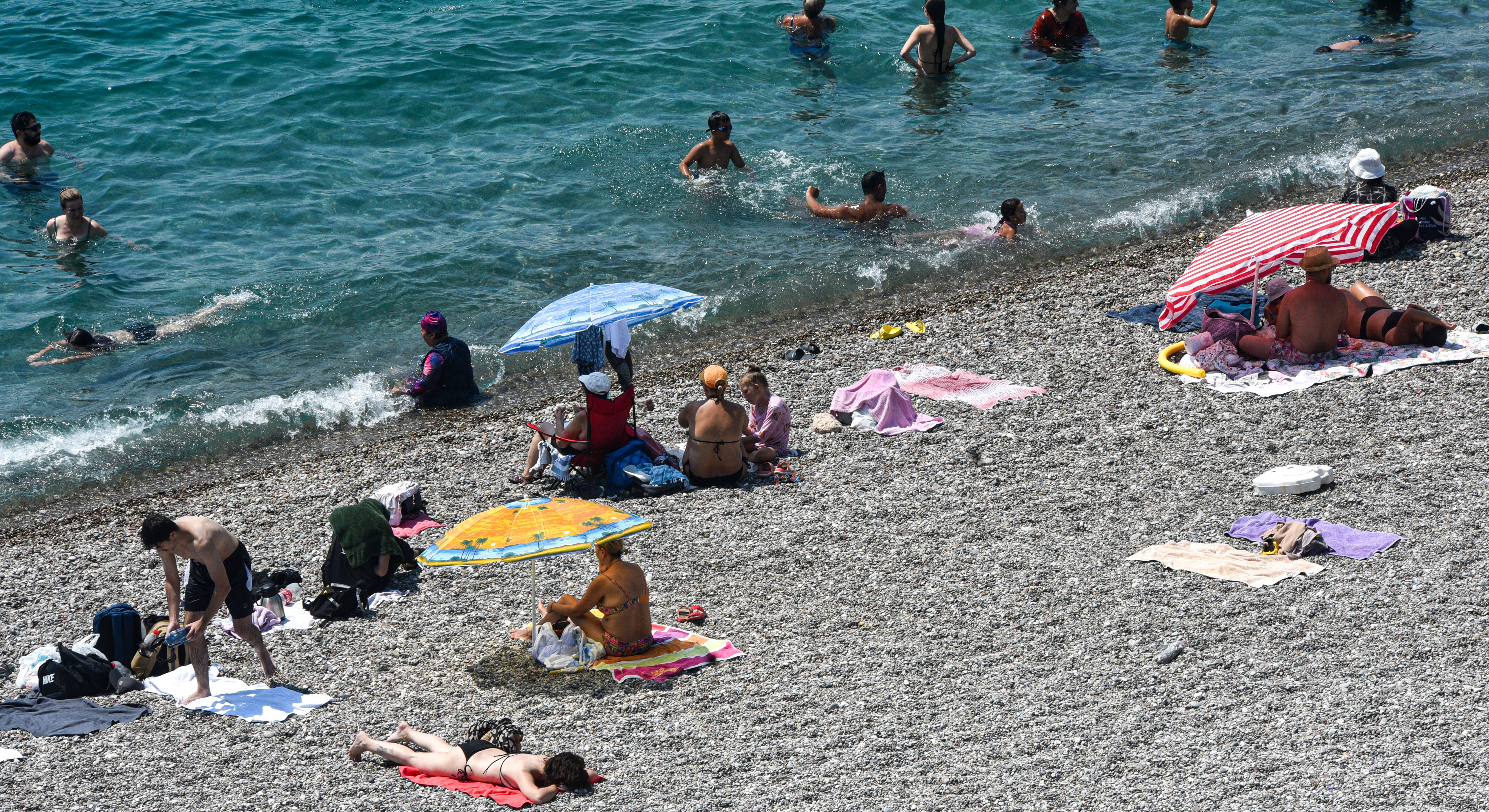 antalyada-cuma-gunu-rekor-sicaklik-bekl-827652-245258.jpg