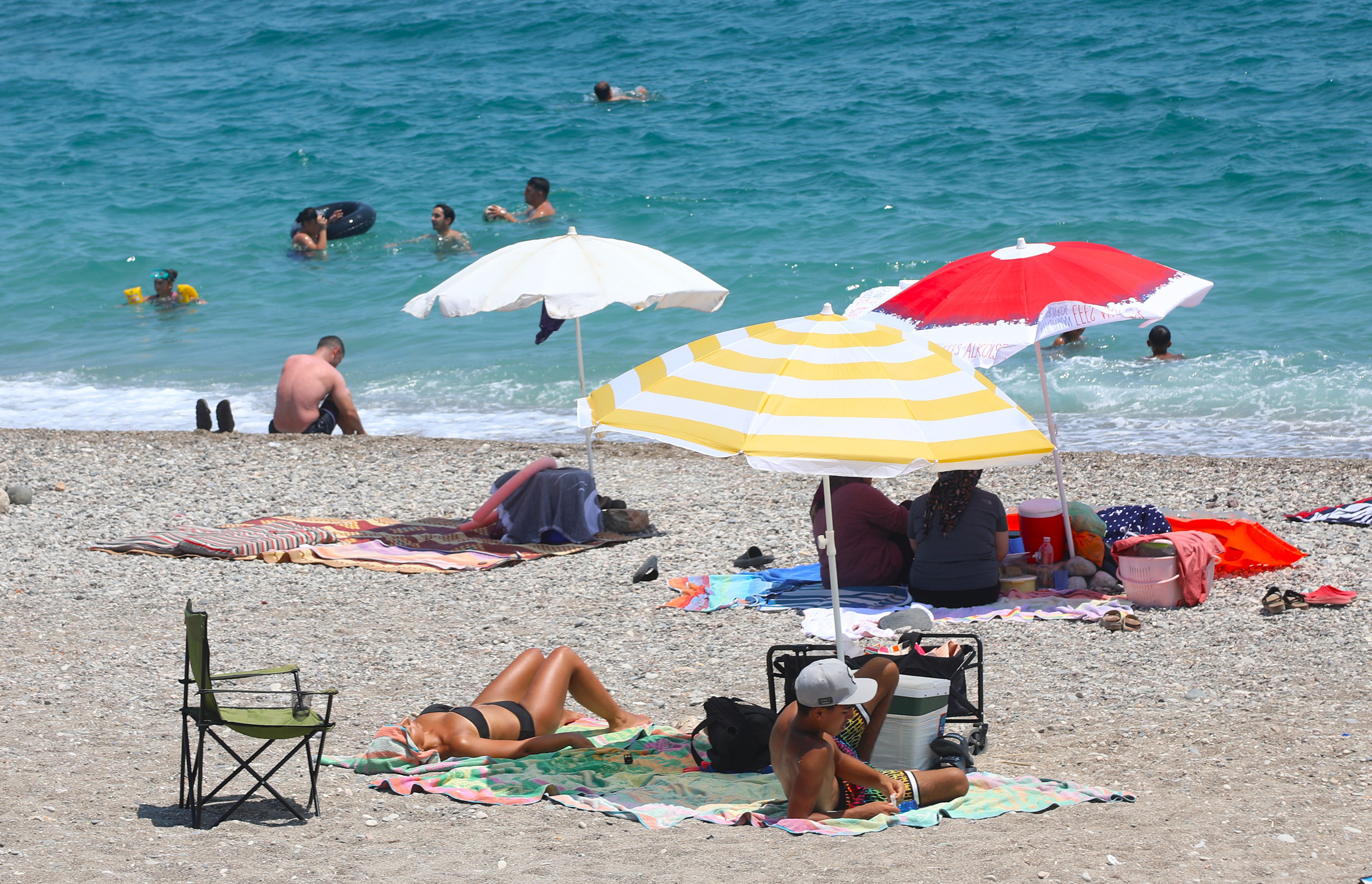 antalyada-40-derece-sicaktan-bunalanlar-830671-246164.jpg