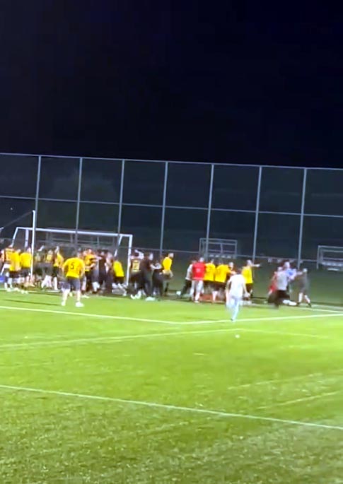 koy-turnuvasinda-futbolcular-tekme-tokat-830731-246182.jpg