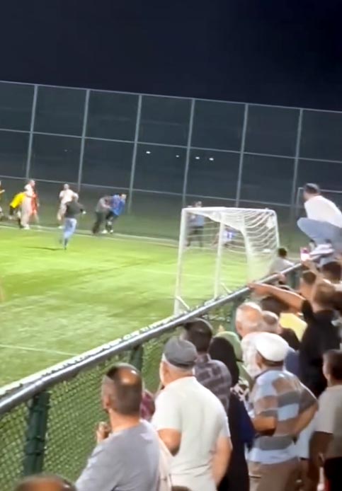 koy-turnuvasinda-futbolcular-tekme-tokat-830732-246182.jpg