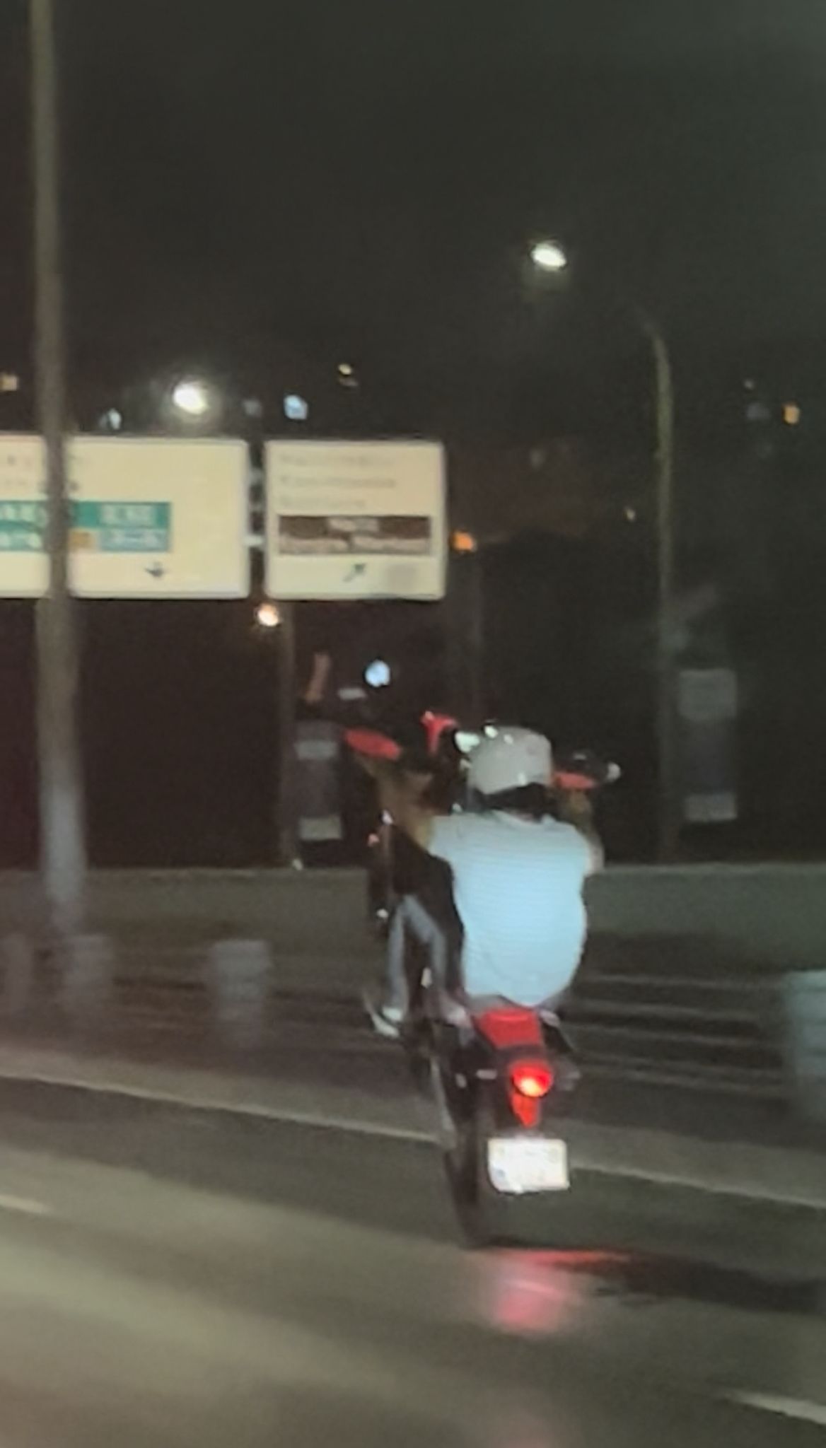 istanbul-halic-koprusunde-motosiklet-838709-248582.jpg