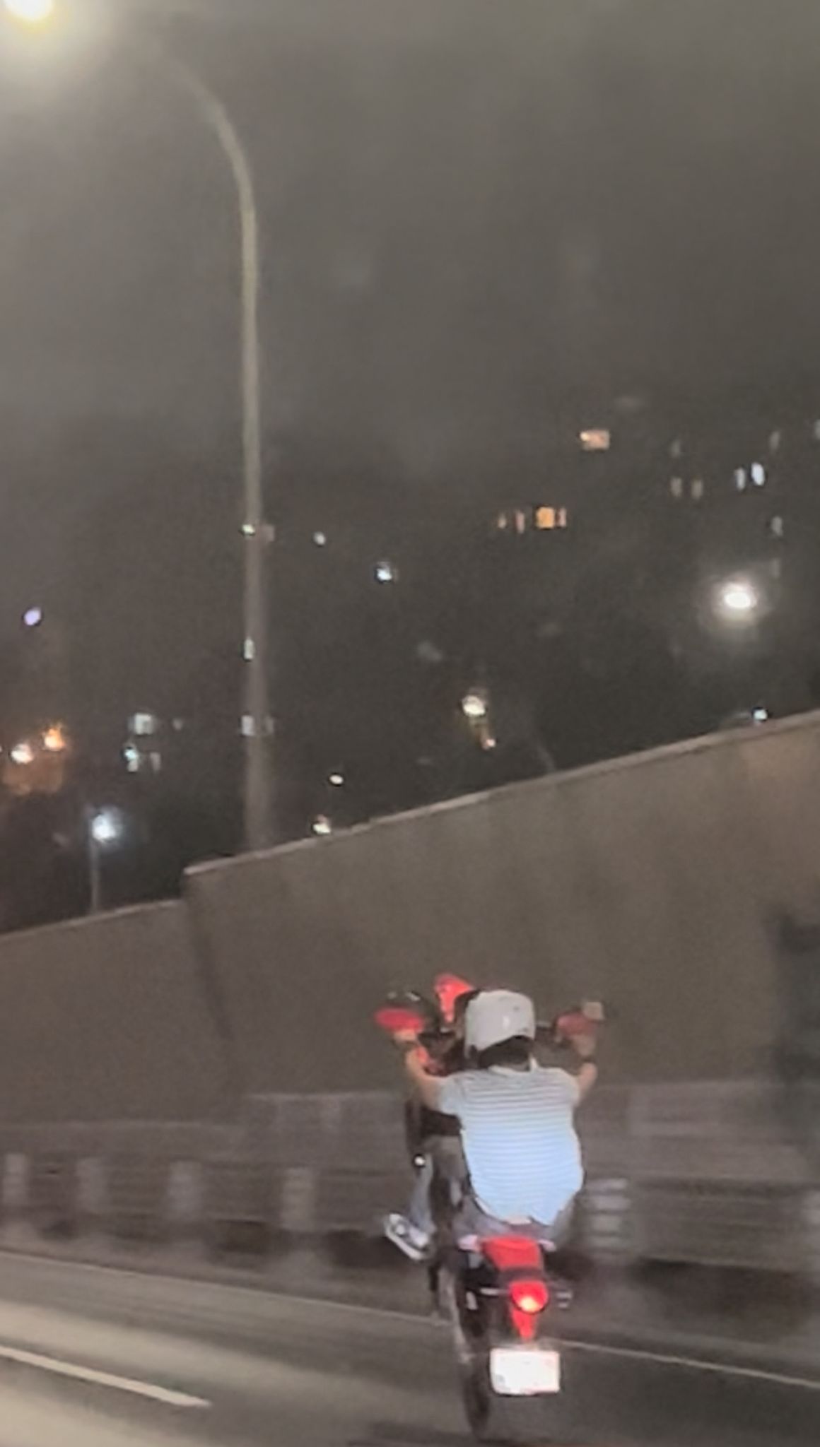 istanbul-halic-koprusunde-motosiklet-838711-248582.jpg