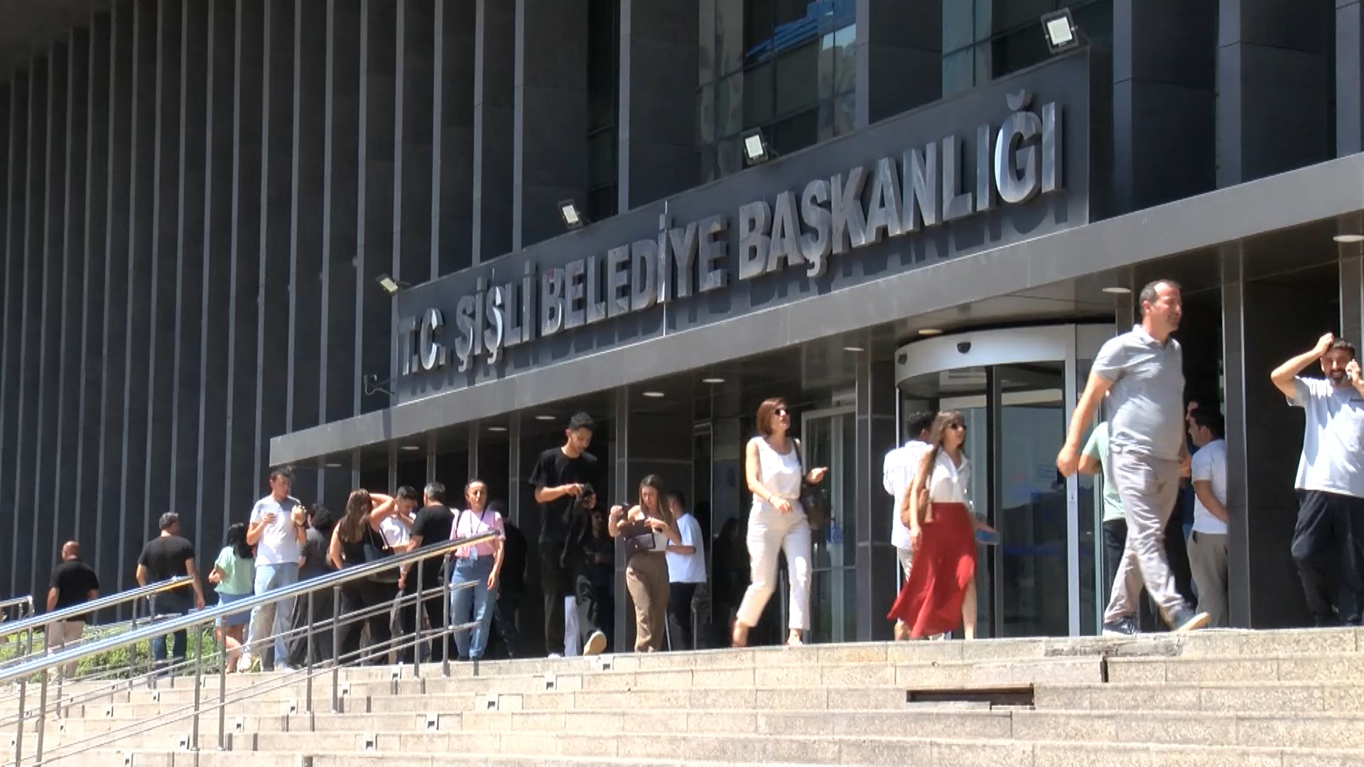 istanbul-sisli-tapu-mudurlugunde-yang-839415-248811.jpg